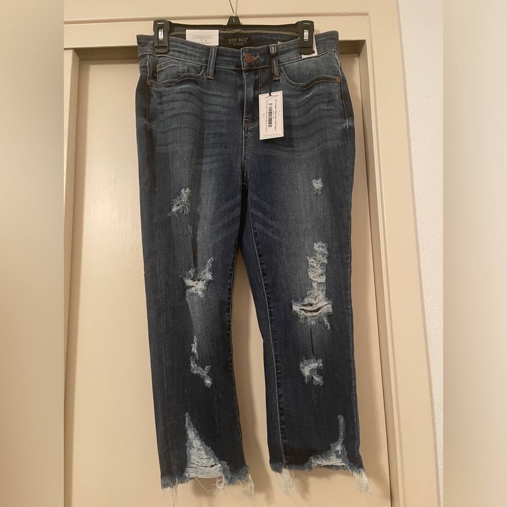 Judy Blue Distressed Capris, size 9/29